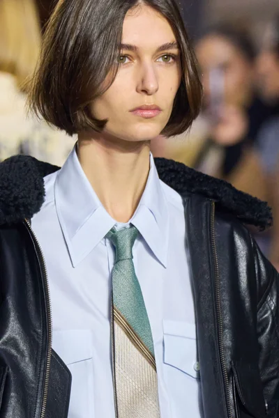 Look 48